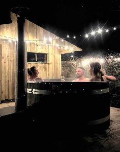 cedrus-lodge-hot-tub